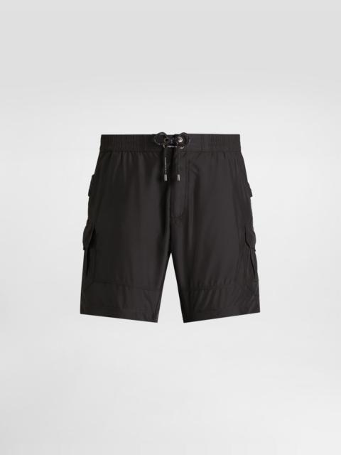 Mid-length swim trunks with tag