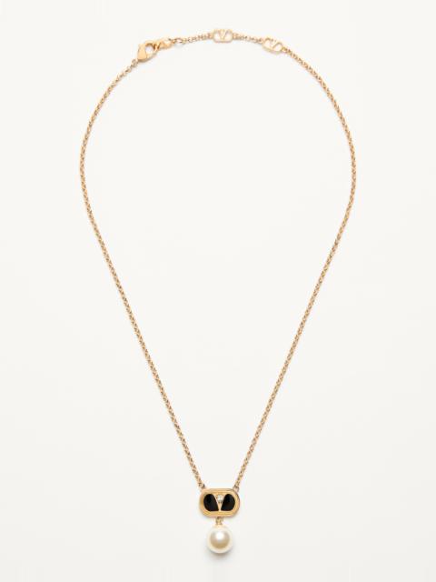 OVALETTE METAL NECKLACE WITH ENAMEL, CRYSTAL, AND SWAROVSKI® PEARL