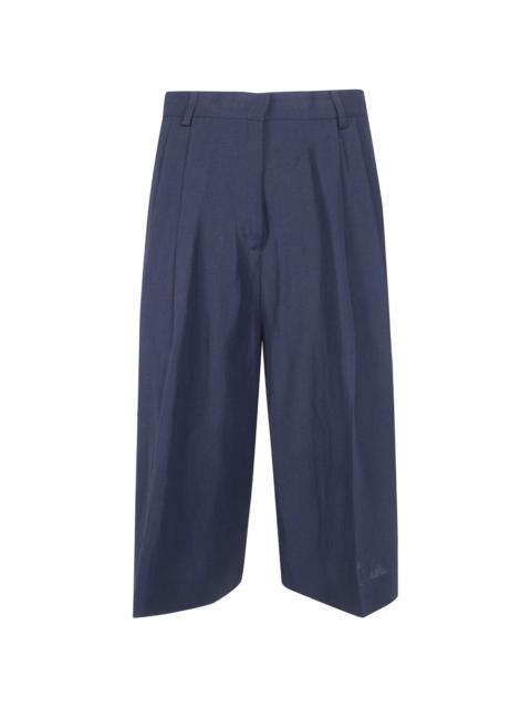 pleated trousers