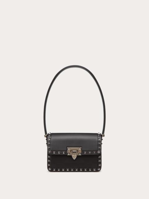 SMALL ROCKSTUD23 SMOOTH CALFSKIN SHOULDER BAG