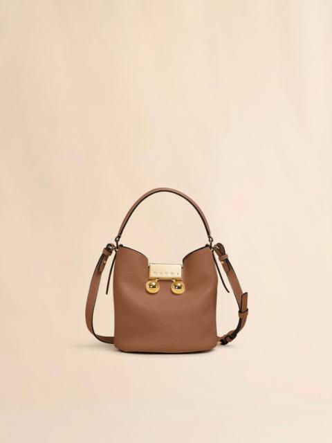 BROWN LEATHER TRUNKAROO BUCKET BAG