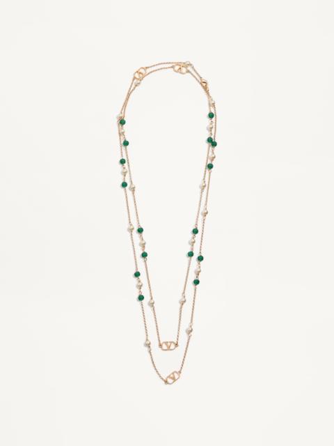 VLOGO SIGNATURE LONG NECKLACE IN METAL, PEARLS AND KNURLED GLASS