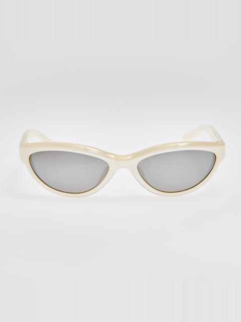 Curvo Sunglasses in Metallic Pearl