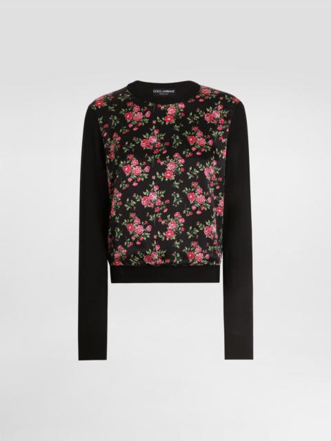 Small rose bouquets-print silk and satin pullover