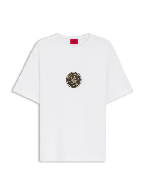 EMBROIDERED-BADGE T-SHIRT IN COTTON TERRY