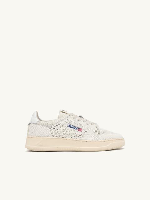 MEDALIST EASEKNIT LOW SNEAKERS IN IVORY WHITE FABRIC