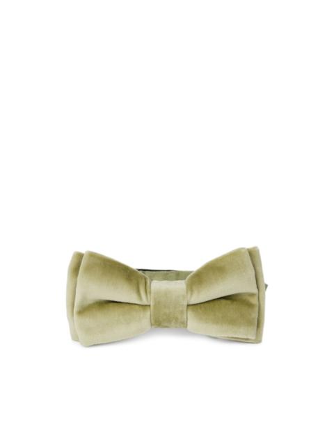 textured pleated bow tie