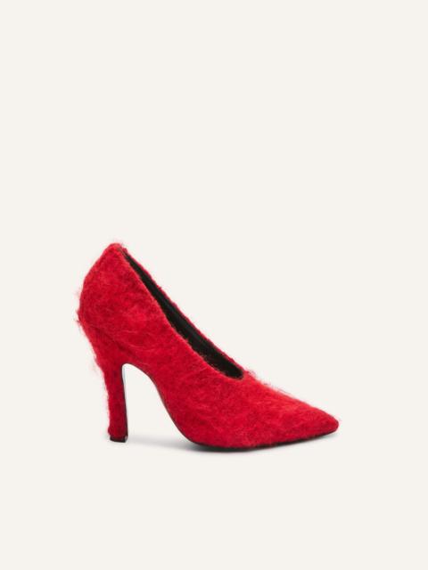 Loomed sculptural pumps in red