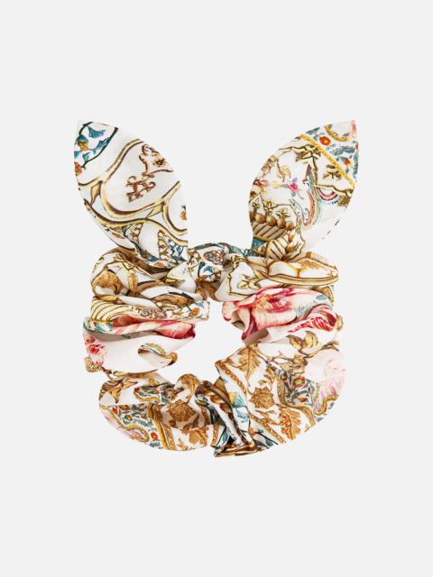 SCRUNCHIE WITH TIE AND CHARM