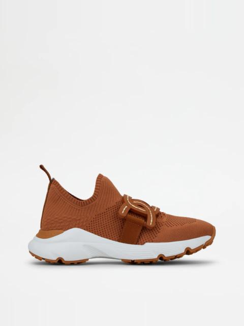 KATE SNEAKERS IN TECHNICAL FABRIC - BROWN