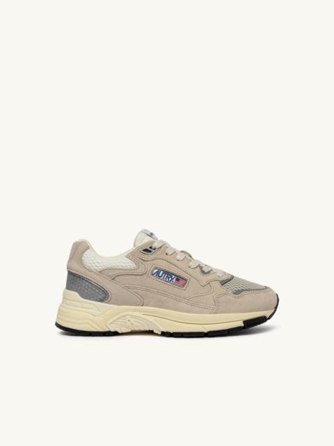 HYPERWAY SNEAKERS IN SAND BROWN AND SILVER-TONE SUEDE AND MESH