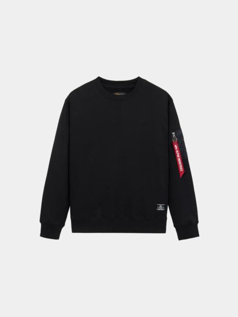 UTILITY POCKET CREWNECK
