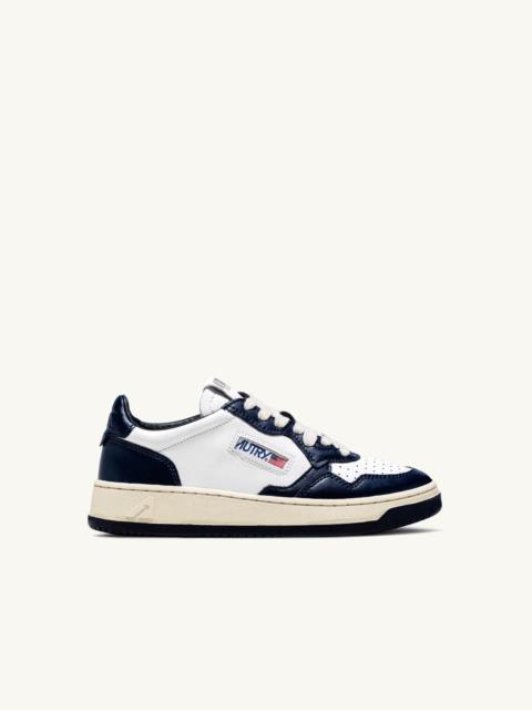 MEDALIST LOW BICOLOR SNEAKERS IN WHITE AND BLUE LEATHER
