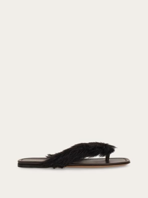 Thong sandal with fur detail