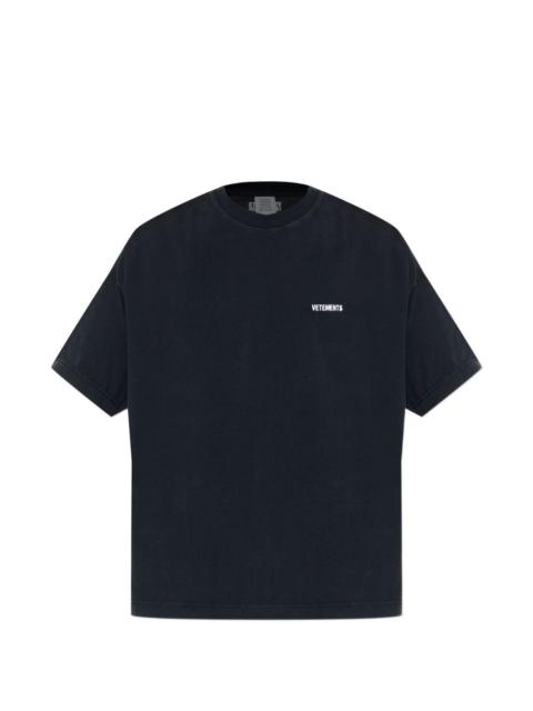 logo-embroidered T-shirt