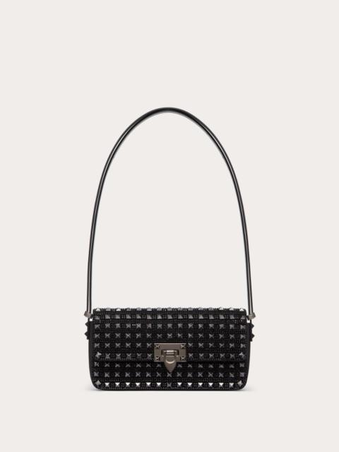 ROCKSTUD23 E/W EMBROIDERED SHOULDER BAG