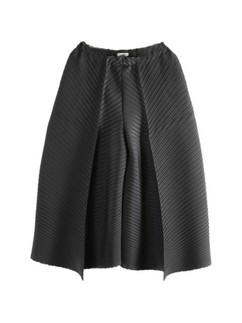 pleated trousers