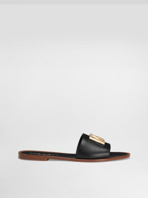 Flat slippers in calfskin