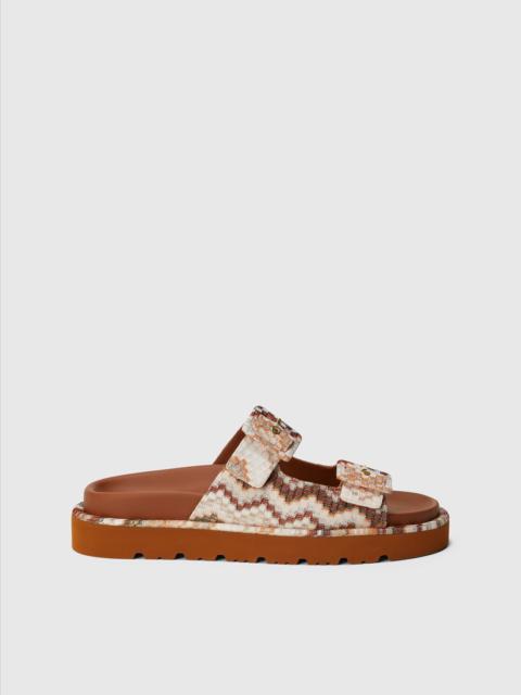 Sandal with double zigzag strap and buckle