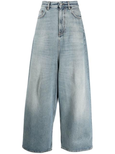 Low-crotch wide-leg jeans