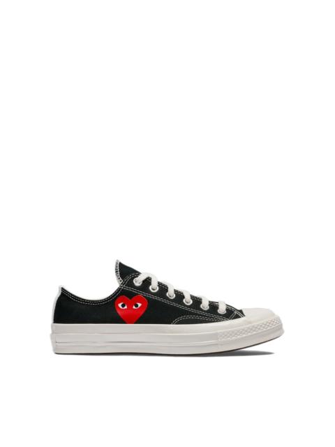 CONVERSE LOW 'CHUCK TAYLOR' SNEAKERS SMALL HEART - BLACK