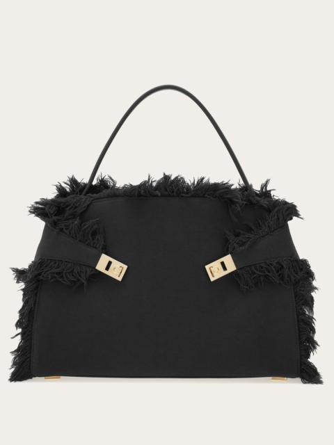 Fringed Hug Soft shoulder bag (L)