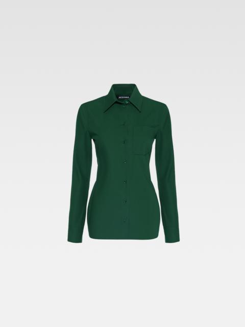 La chemise de costume