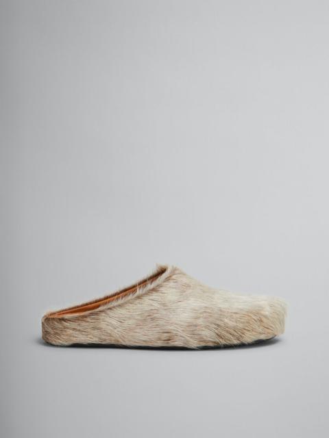 BEIGE LONG HAIR CALFSKIN FUSSBETT SABOT