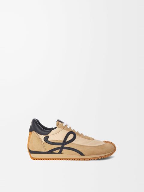 Flow Runner in nylon and suede
