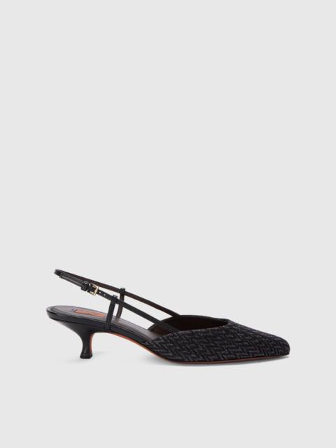 Chevron patterned clogs