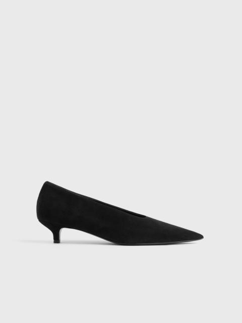 Sharp suede kitten pumps black