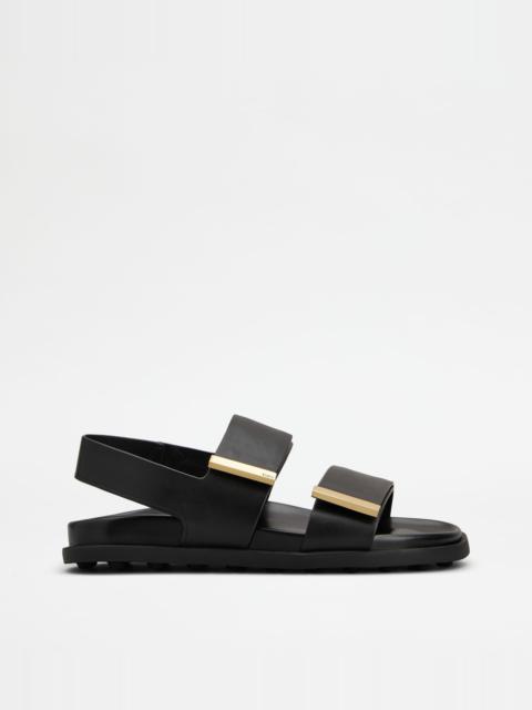 SANDALS IN LEATHER - BLACK