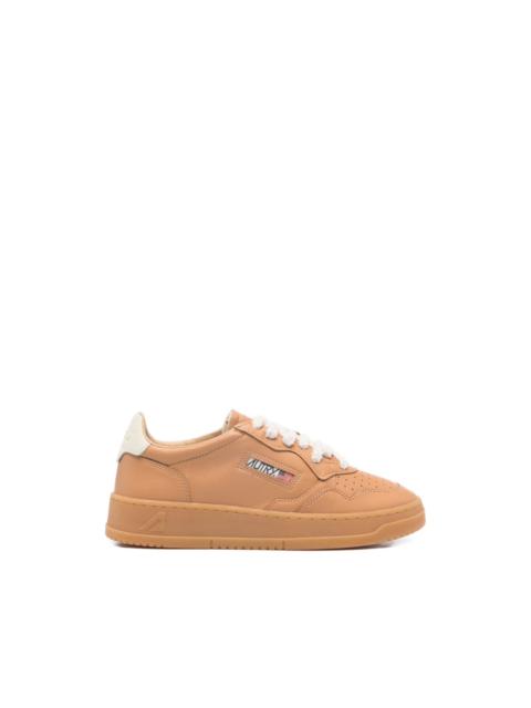 Medalist low-top sneakers