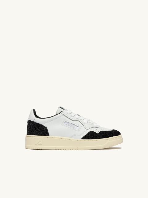 MEDALIST LOW SNEAKERS IN LEATHER COLOR WHITE AND STARS OFF BLACK