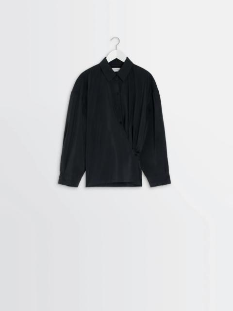 STRAIGHT COLLAR TWISTED SHIRT