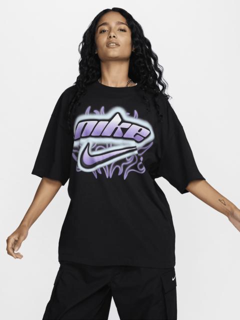 Nike Sportswear Women's Oversized Graphic T-Shirt