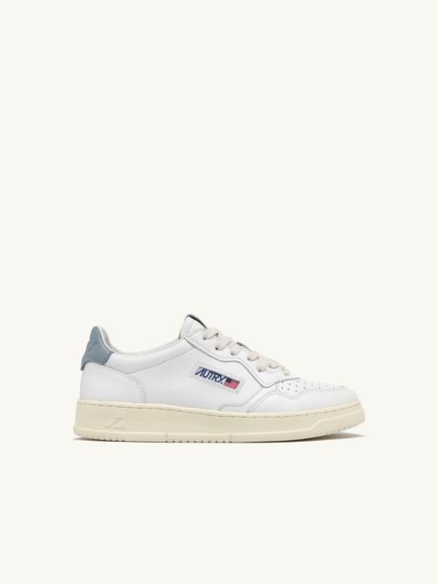 MEDALIST LOW SNEAKERS IN WHITE AND SILVER BLUE LEATHER