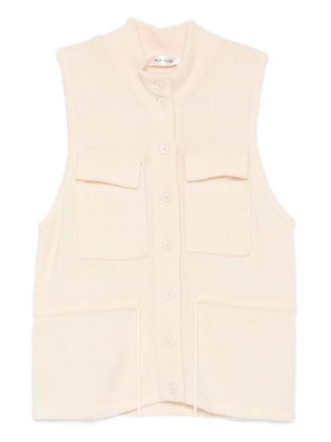 flap-pocket button-up vest