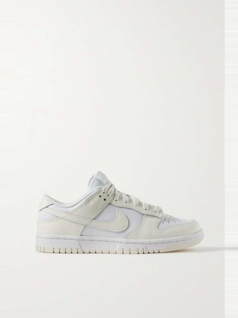 Dunk Low leather sneakers