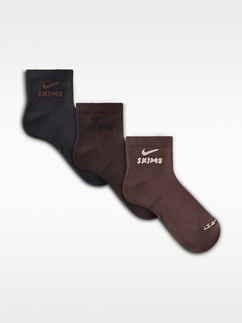 NikeSKIMS Women's Dri-FIT Quarter Socks (3 Pairs)