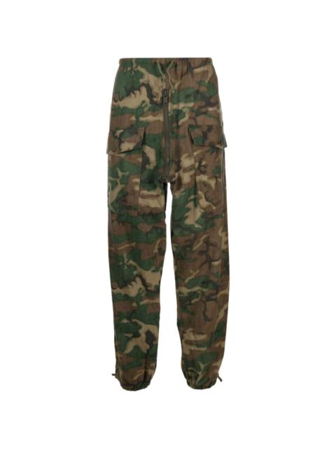 camouflage-print cotton cargo trousers