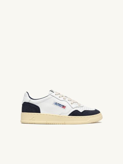 MEDALIST LOW SNEAKERS IN WHITE LEATHER AND OCEAN SUEDE