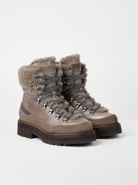 Classic leather mountain boots with fuzzy shearling lining and precious contour