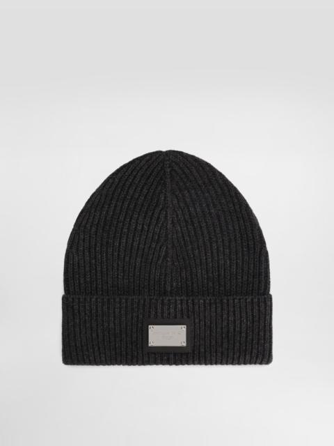 Cashmere and wool hat with branded tag