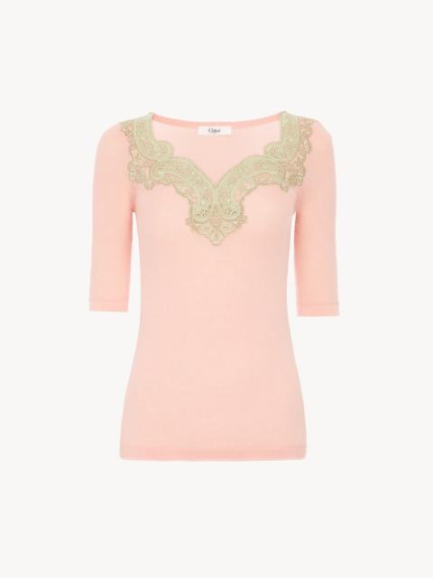 ELBOW-SLEEVE FITTED SWEATER IN A WOOL KNIT & LACE