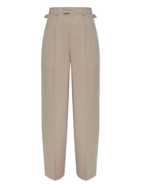 pleated buckle-fastening trousers
