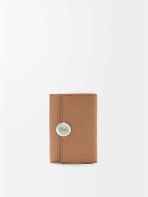 Pebble small vertical wallet in pebble grained calfskin