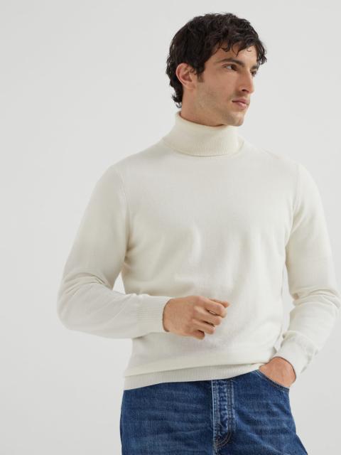 Cashmere turtleneck sweater