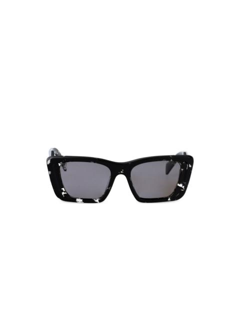 cat eye-frame sunglasses
