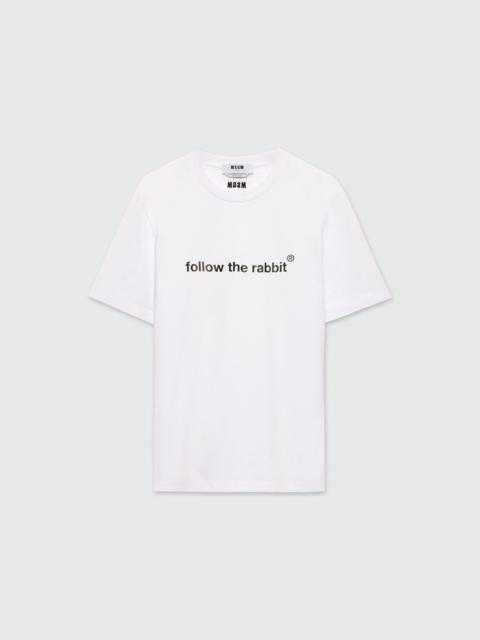 White jersey T-shirt with "Follow the rabbit®" quotes